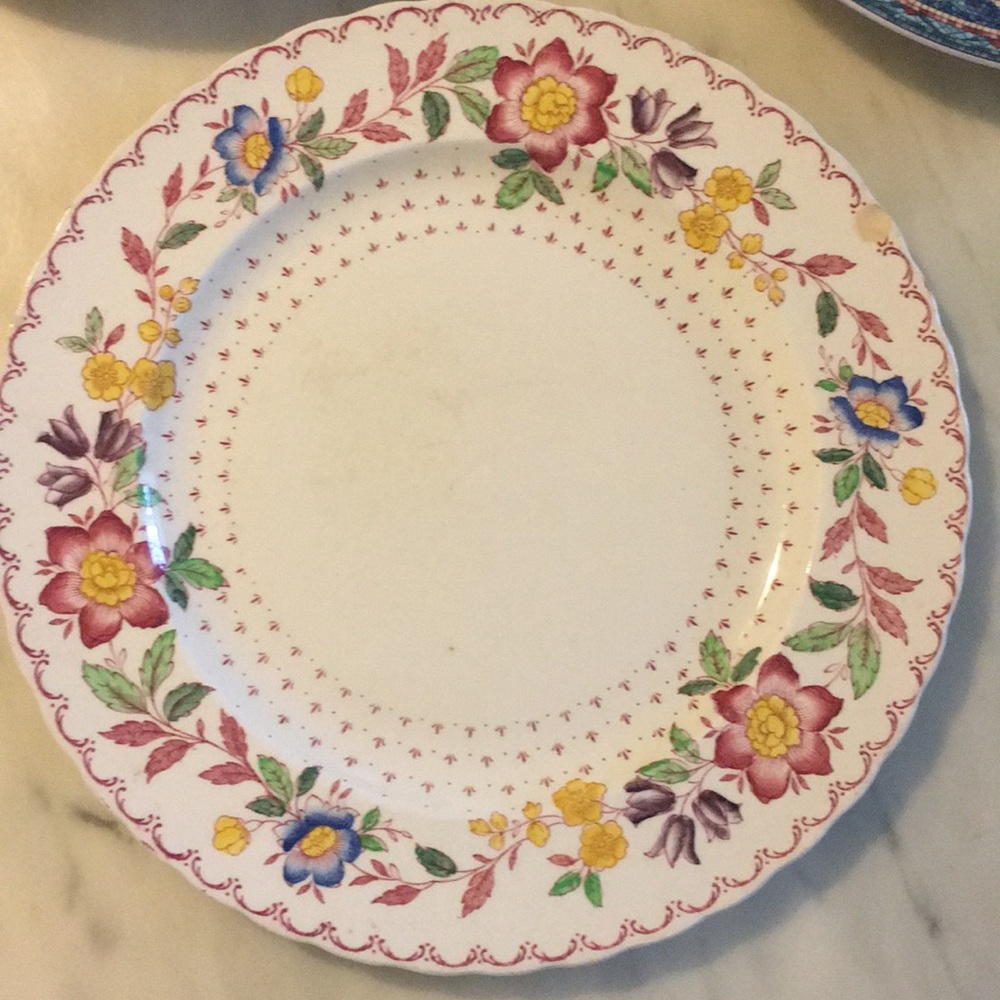 Lot of 5 mixed Dinner plates